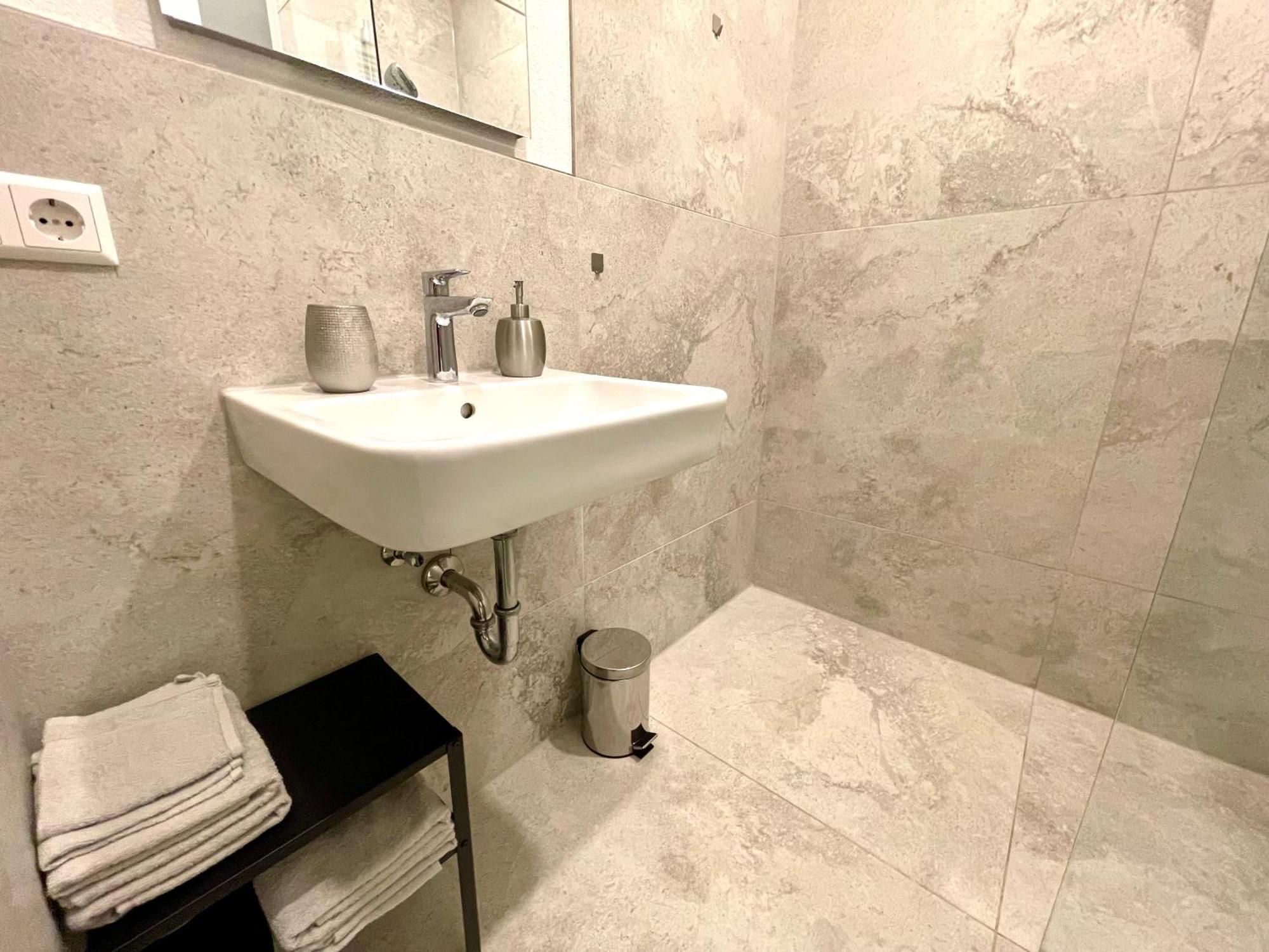 Neu Wunderschoenenes Weisses Apartament Am Schloessle Zentrum Goldstadt Pforzheim Kültér fotó